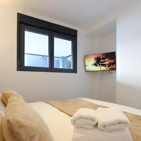Oasis 325 Kronos - 3 Bedroom エステポナ