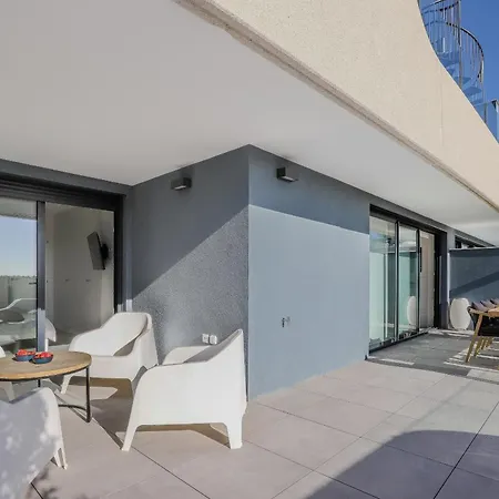 Oasis 325 Kronos - 3 Bedroom エステポナ